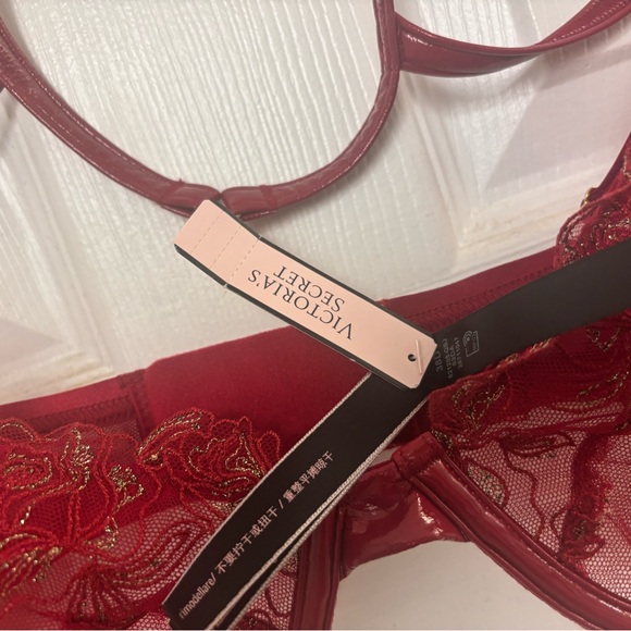 Victoria's Secret Red Lace Bra Size 38D New - Picture 4 of 12
